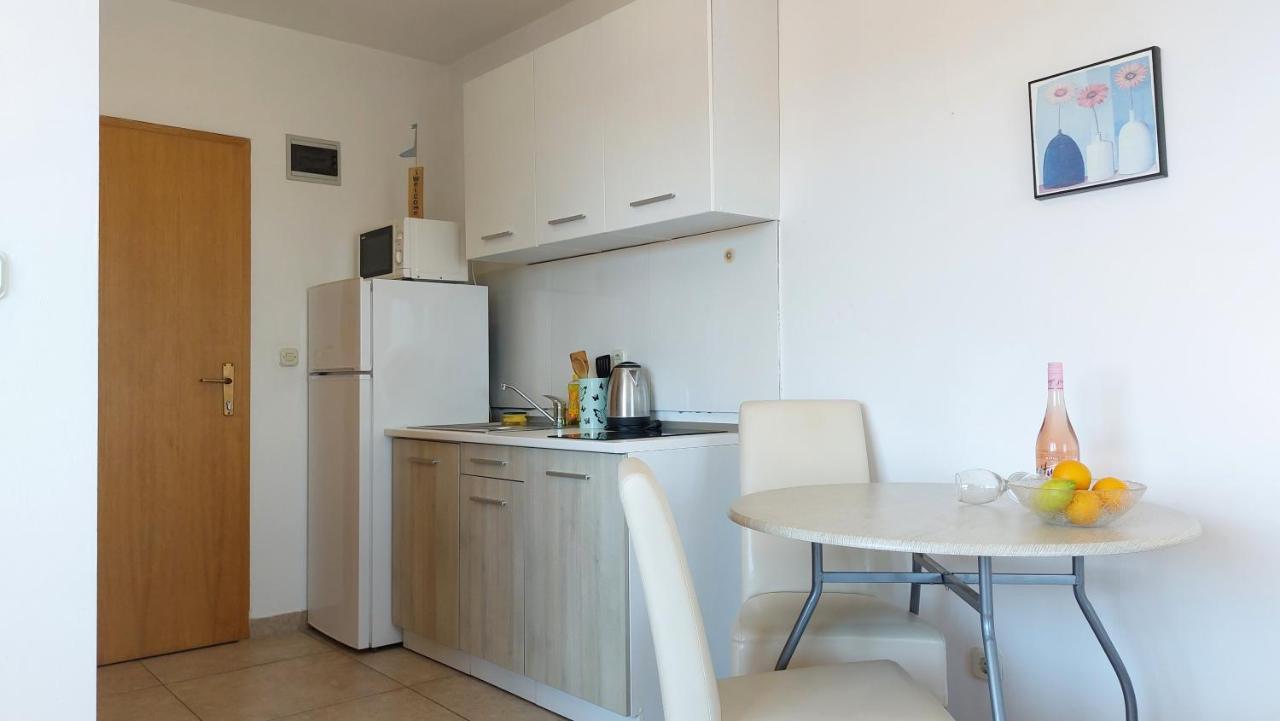 Sea Side Apartments Водице Экстерьер фото
