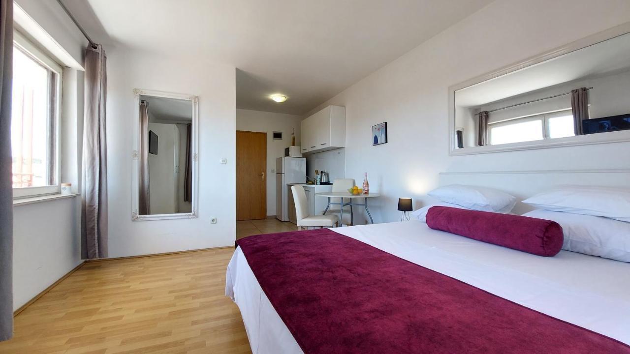 Sea Side Apartments Водице Экстерьер фото