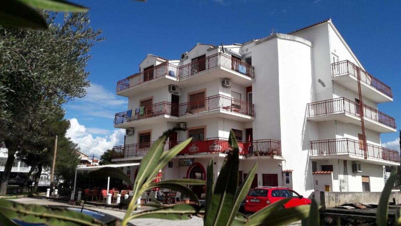 Sea Side Apartments Водице Экстерьер фото