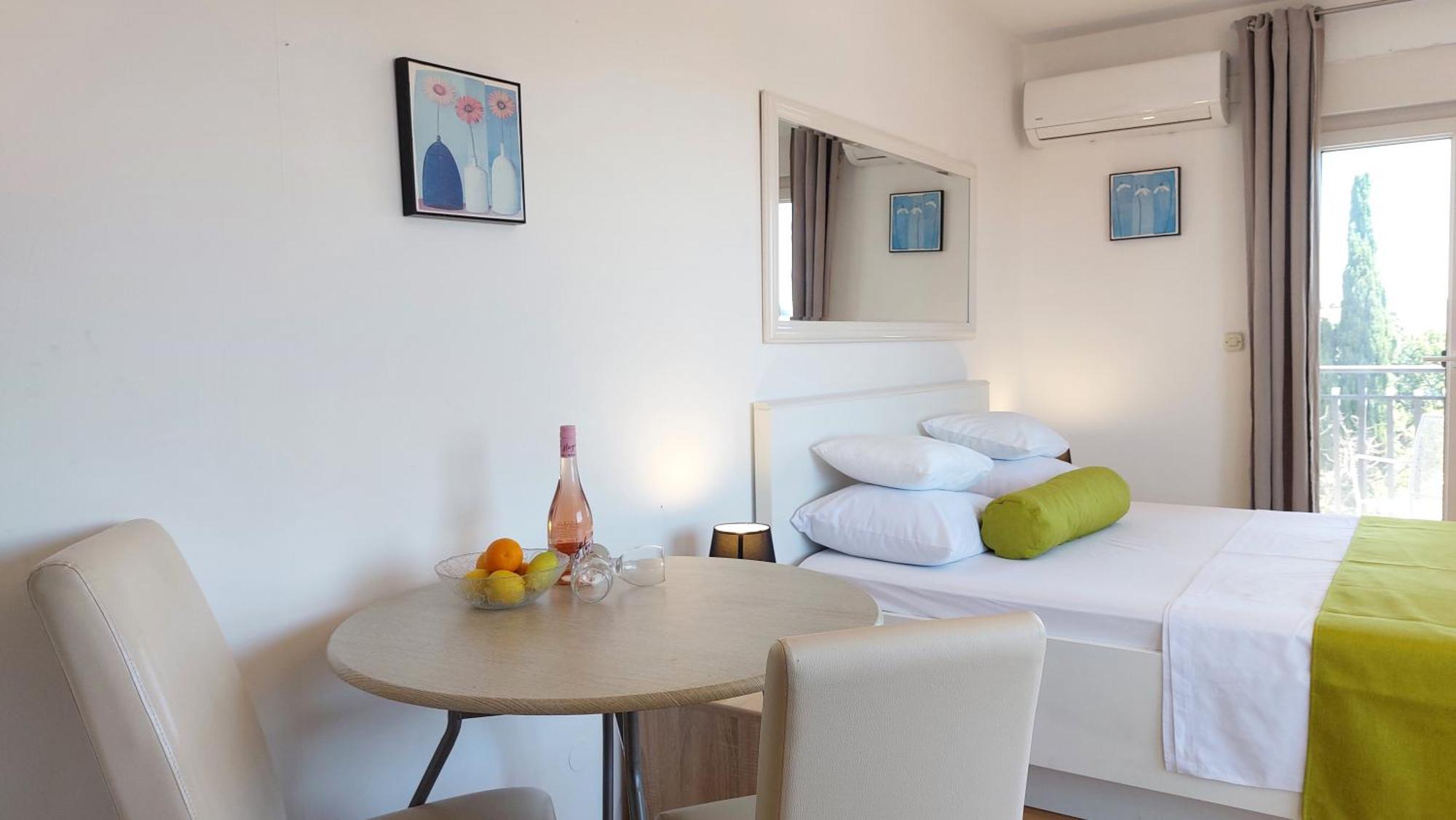 Sea Side Apartments Водице Экстерьер фото