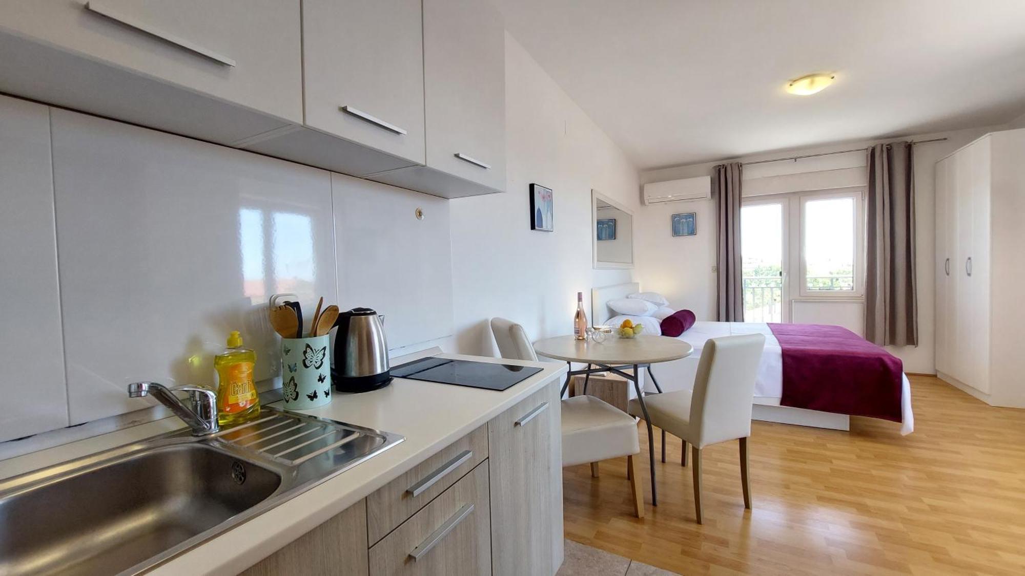 Sea Side Apartments Водице Экстерьер фото