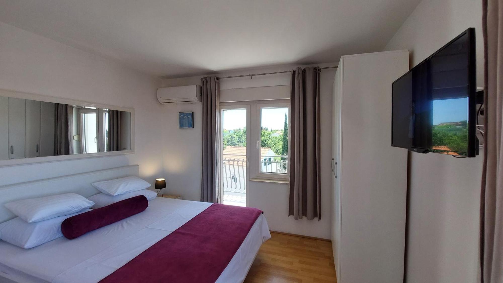 Sea Side Apartments Водице Экстерьер фото